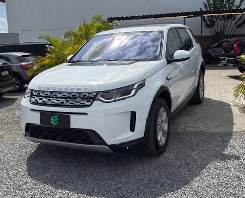 Land Rover Discovery D180 branco de frente no pátio da loja
