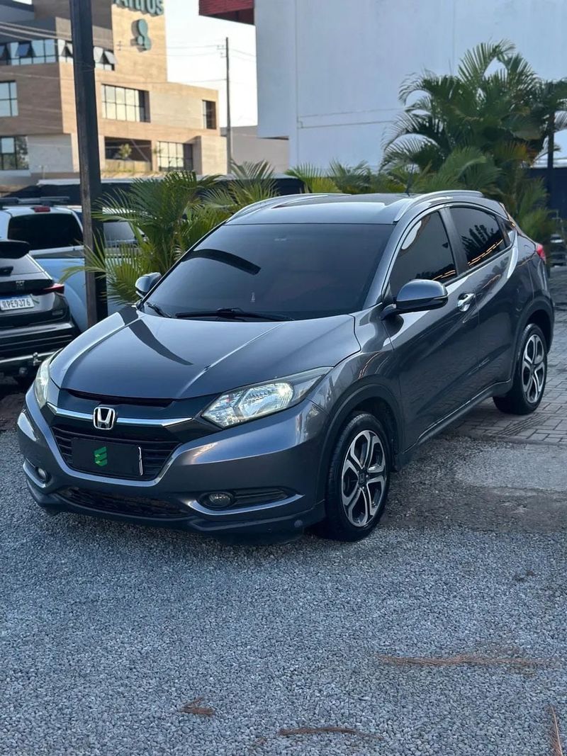Honda HR-V na cor cinza, vista dianteira em três quartos