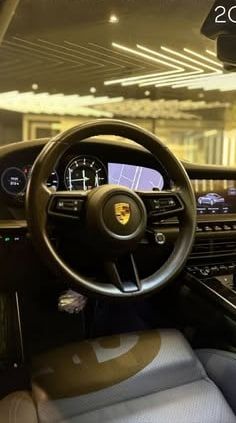 Volante e painel do 911 Carrera