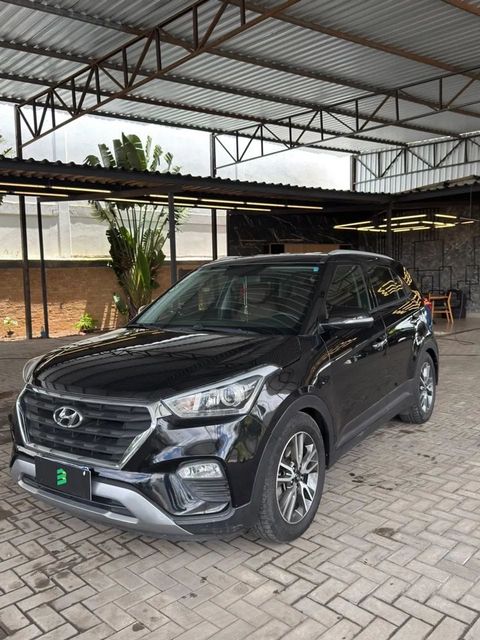 Hyundai Creta na cor preta, vista dianteira em três quartos (foto 1 de 9)