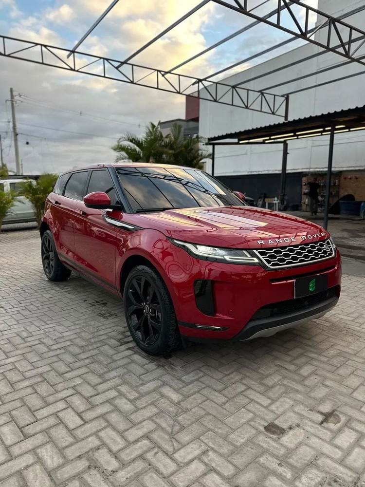 Land Rover Range Rover Evoque na cor vermelha, vista dianteira em três quartos