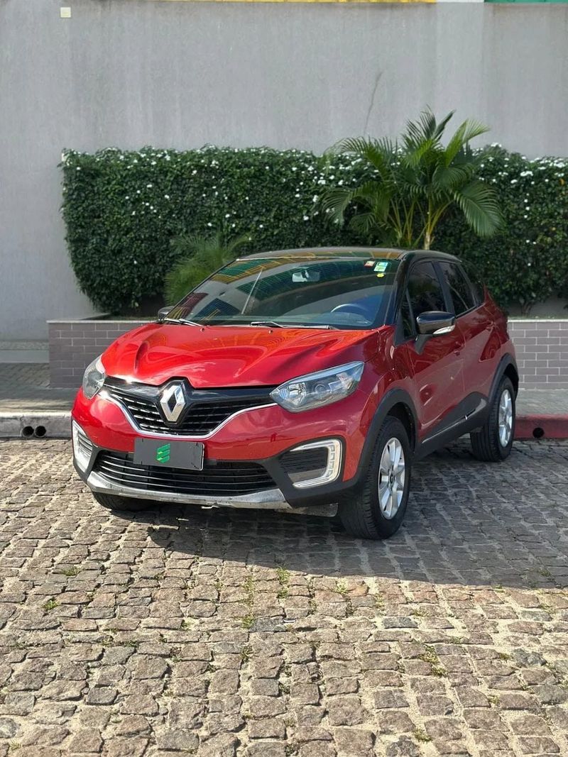 Renault Captur na cor vermelha, vista dianteira em três quartos