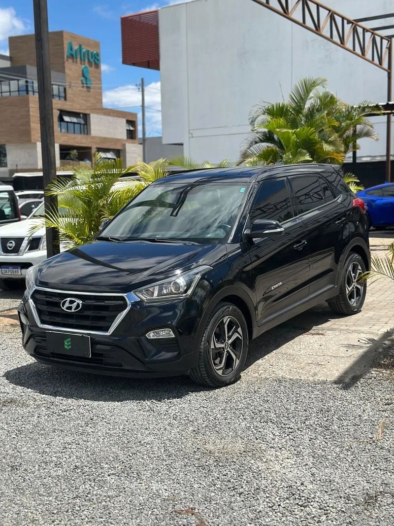 Hyundai Creta na cor preta, vista dianteira em três quartos