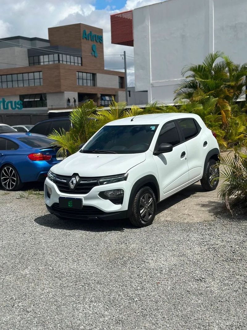Renault Kwid na cor branca, vista dianteira em três quartos