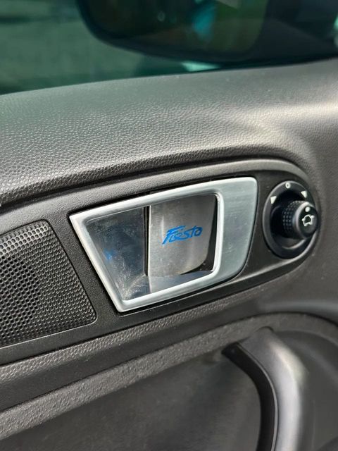 Ford Fiesta Sedan, painel da porta (foto 7 de 17)