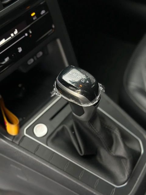 Volkswagen Polo, console central e alavanca de câmbio