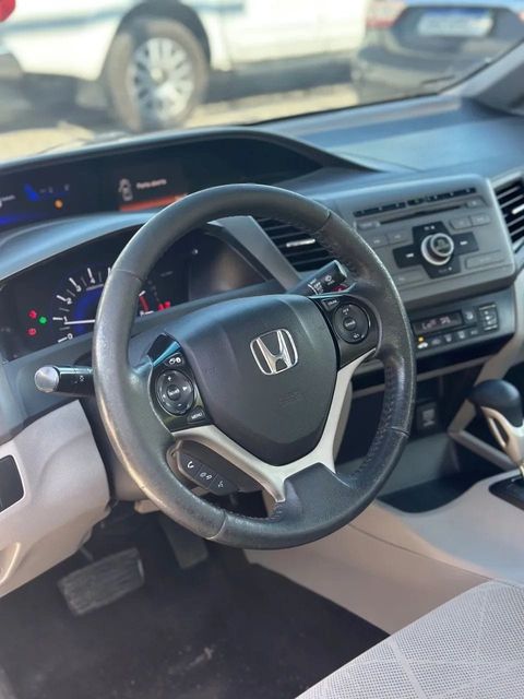Honda Civic, painel e volante