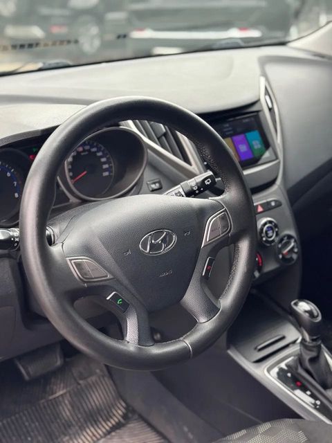 Hyundai HB20, painel e volante