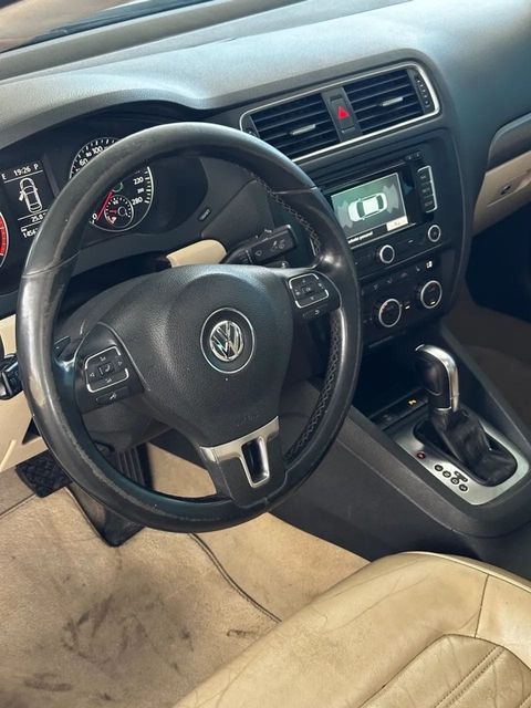 Volkswagen Jetta, painel e volante