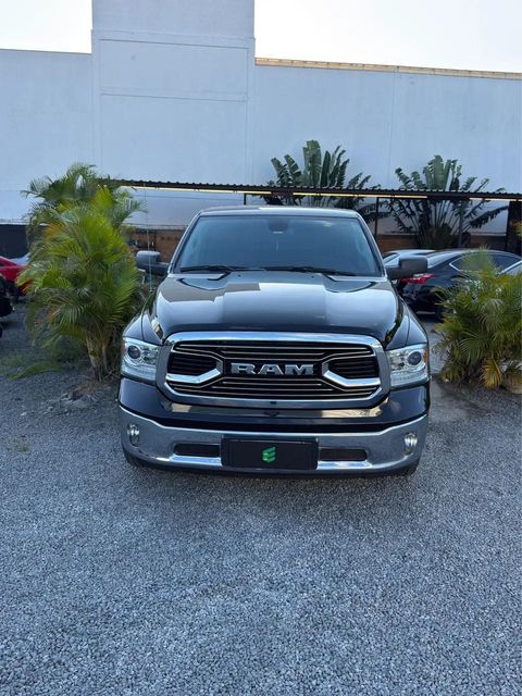 Ram Classic na cor preta, vista de frente