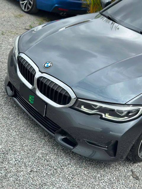 BMW 320i, detalhe da carroceria