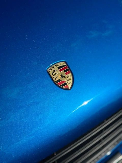 Porsche Macan, emblema