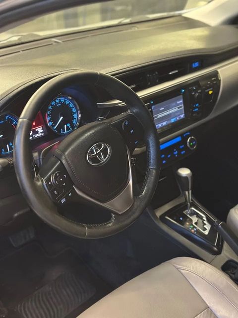 Toyota Corolla, painel e volante