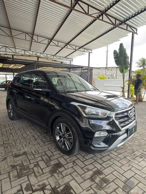Hyundai Creta na cor preta, vista dianteira em três quartos (foto 2 de 9)
