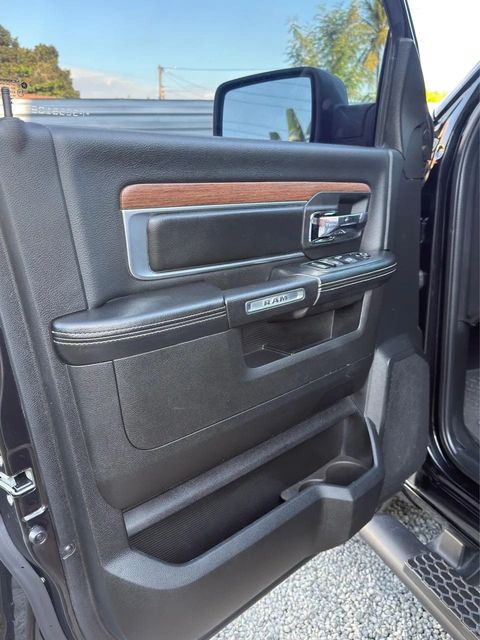Ram Classic, painel da porta