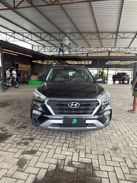 Hyundai Creta na cor preta, vista de frente (foto 3 de 9)