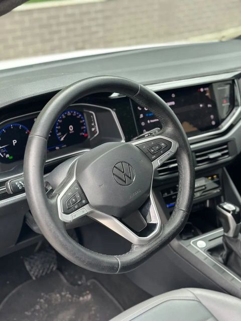 Volkswagen Nivus, painel e volante