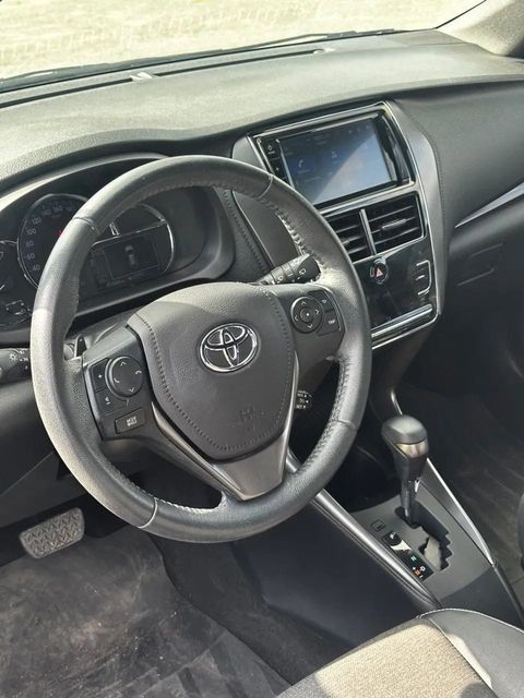 Toyota Yaris, painel e volante
