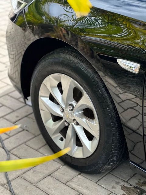Chevrolet Onix Plus, roda e pneu