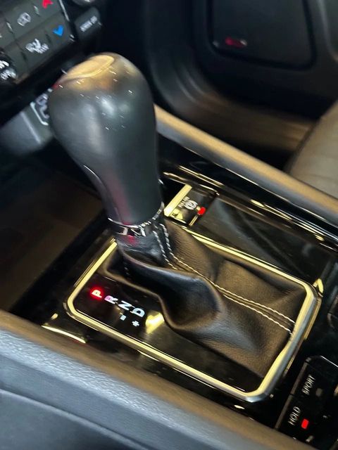 Jeep Compass, console central e alavanca de câmbio