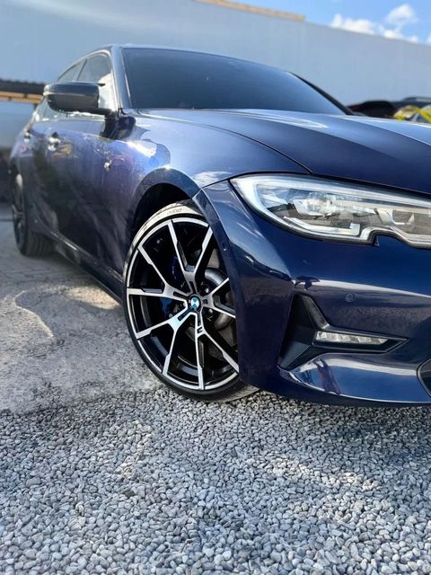 BMW 330i, detalhe da carroceria