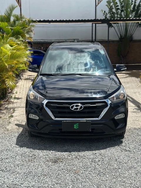 Hyundai Creta na cor preta, vista de frente