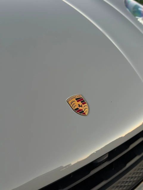 Porsche Macan, emblema