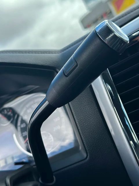 Dodge Ram 2500, console central e alavanca de câmbio