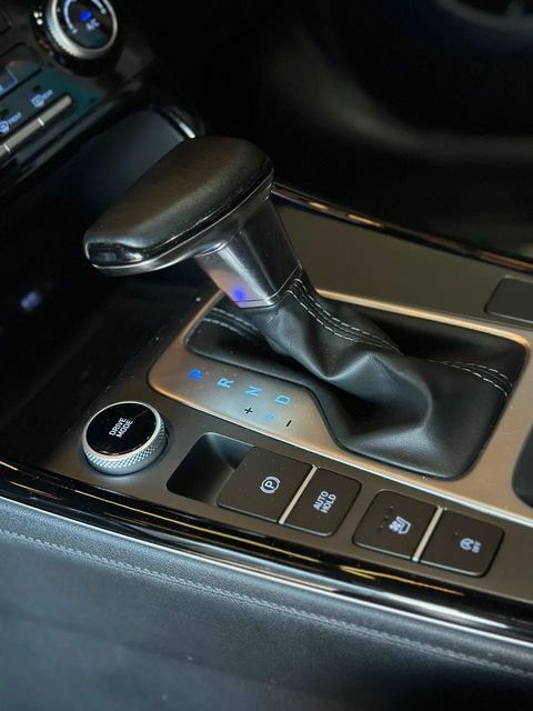 Hyundai Creta, console central e alavanca de câmbio