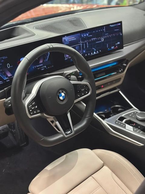 BMW 320i, painel e volante