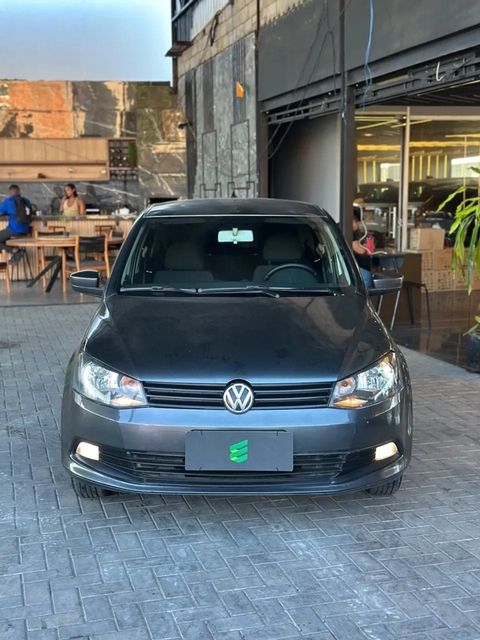Volkswagen Gol na cor cinza, vista de frente (foto 3 de 11)