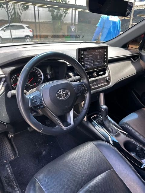 Toyota Corolla Cross, painel e volante