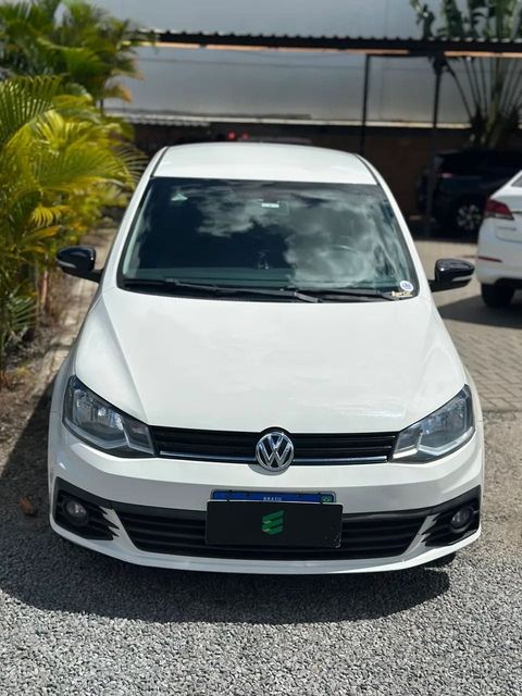 Volkswagen Gol na cor branca, vista de frente (foto 3 de 14)