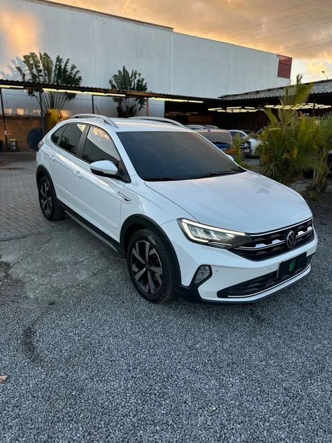 Volkswagen Nivus na cor branca, vista dianteira em três quartos (foto 3 de 16)