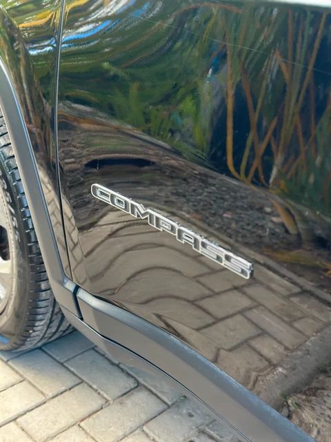 Jeep Compass, emblema