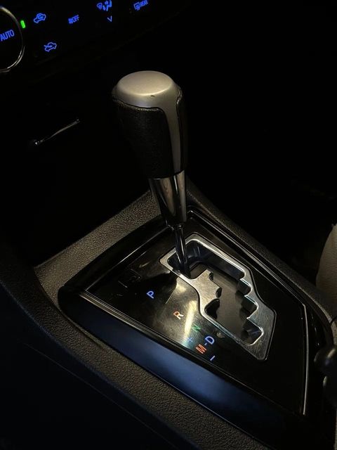 Toyota Corolla, console central e alavanca de câmbio (foto 8 de 14)