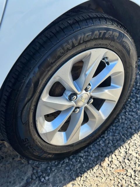 Chevrolet Onix Plus, roda e pneu