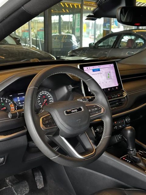 Jeep Compass, painel e volante