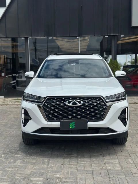 Chery Tiggo 7 na cor branca, vista de frente