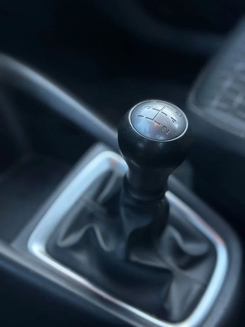Hyundai HB20, console central e alavanca de câmbio