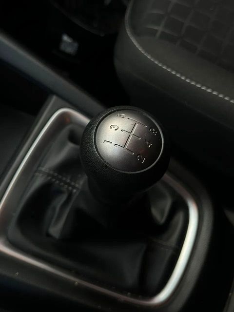 Hyundai HB20, console central e alavanca de câmbio