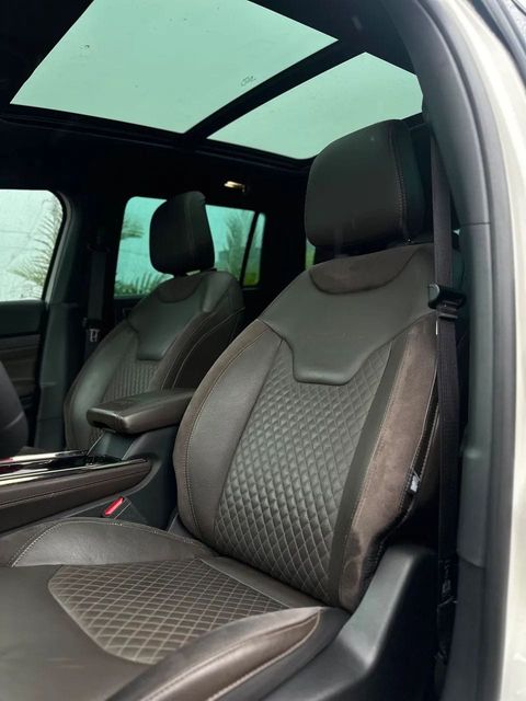 Jeep Commander, bancos dianteiros