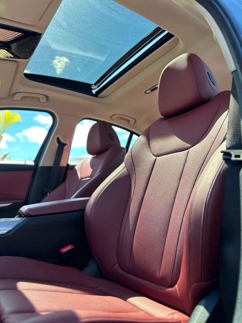 BMW 320i, bancos dianteiros