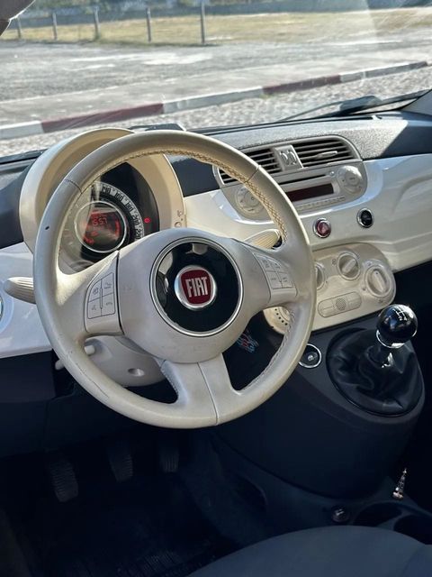 Fiat 500, volante e quadro de instrumentos