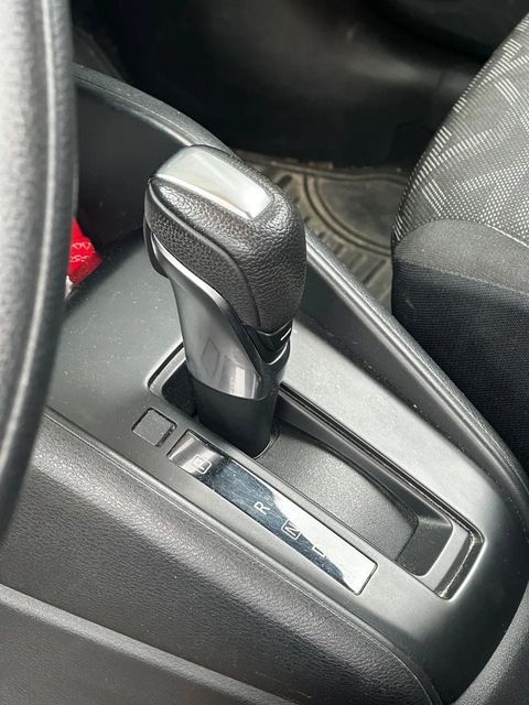 Nissan Kicks, console central e alavanca de câmbio