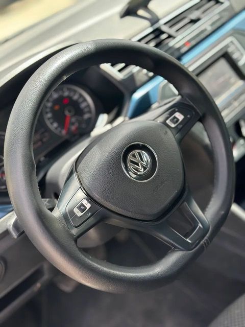 Volkswagen Gol, volante e quadro de instrumentos