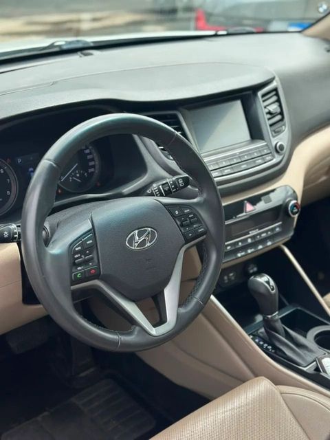 Hyundai Tucson, painel e volante