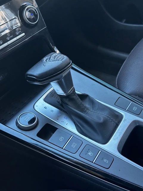 Hyundai Creta, console central e alavanca de câmbio