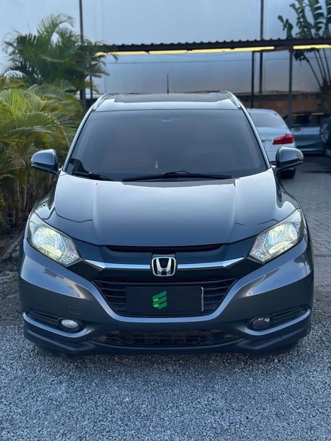 Honda HR-V na cor cinza, vista de frente