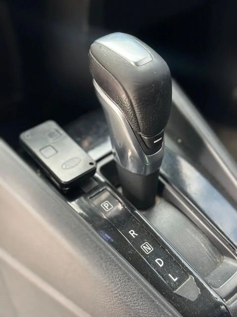 Nissan Kicks, console central e alavanca de câmbio